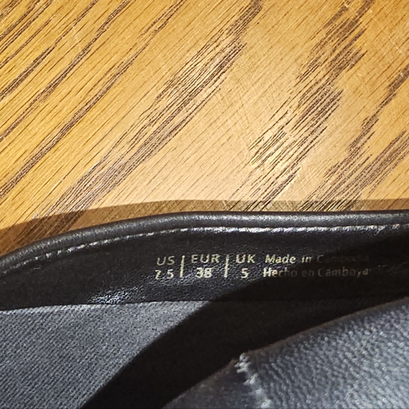 Aldo size 7.5 black heels. Pointy toe - Picture 7 of 7